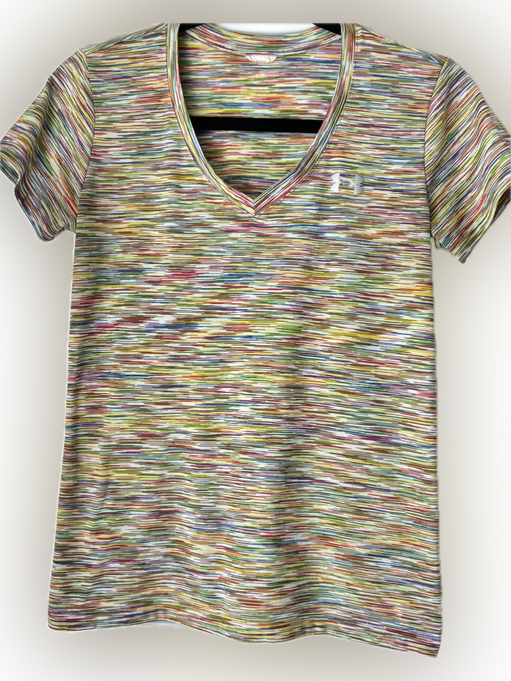 Under Armour Women’s Retro Multicolor V-Neck Tee, fits Small